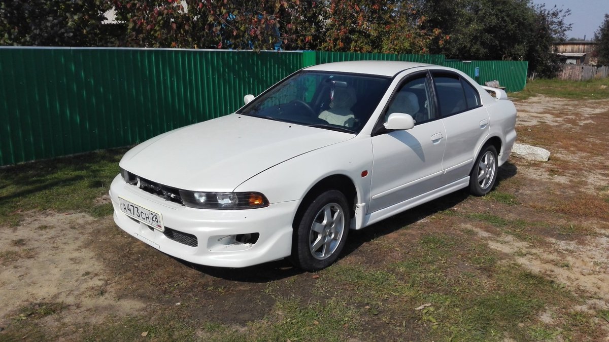 Митсубиси Галант белый