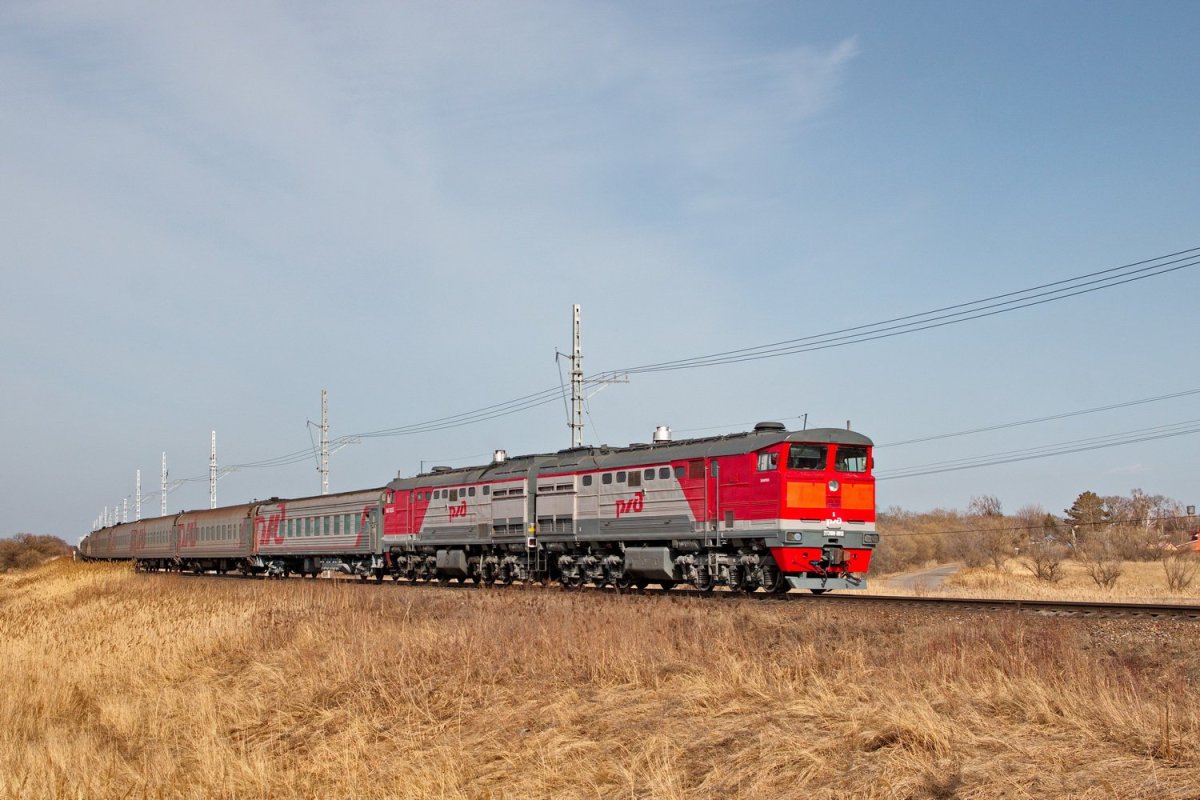 Локомотив поезд