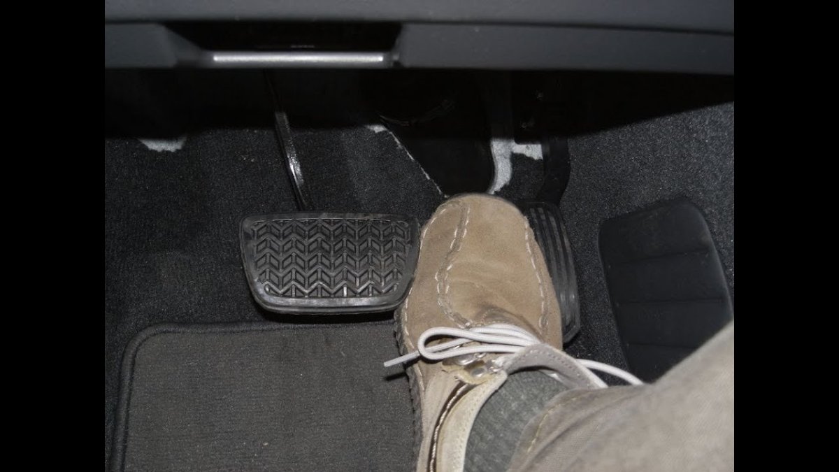 Педали в машине автомат