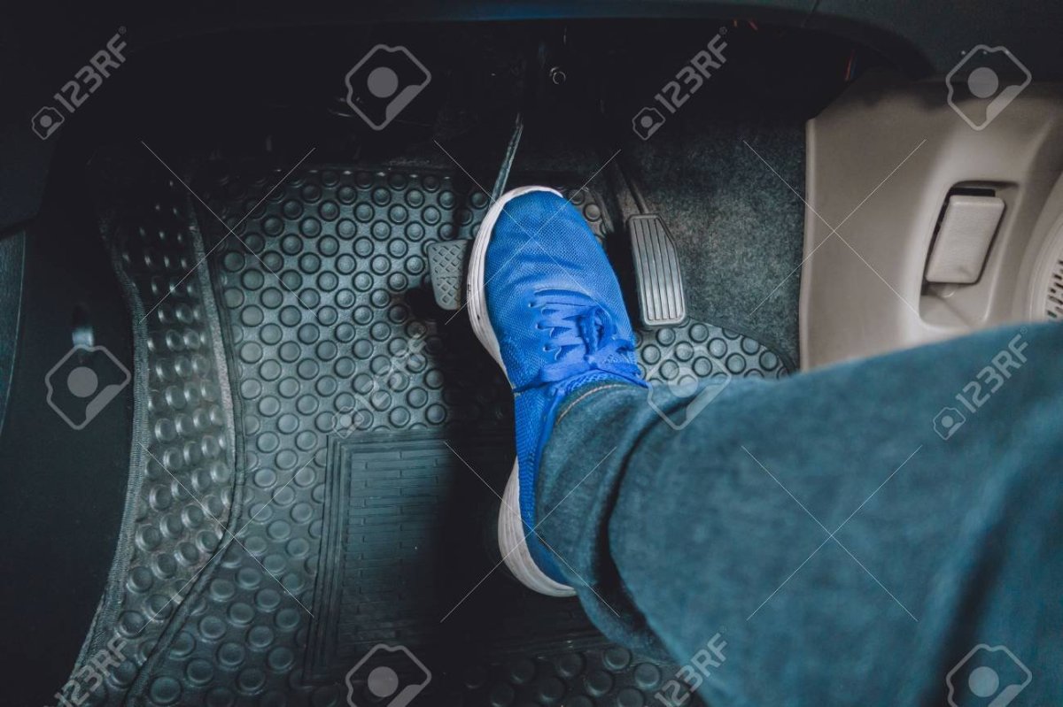 Педаль в пол