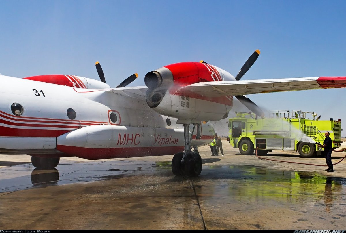 Antonov an-26 МЧС Украины
