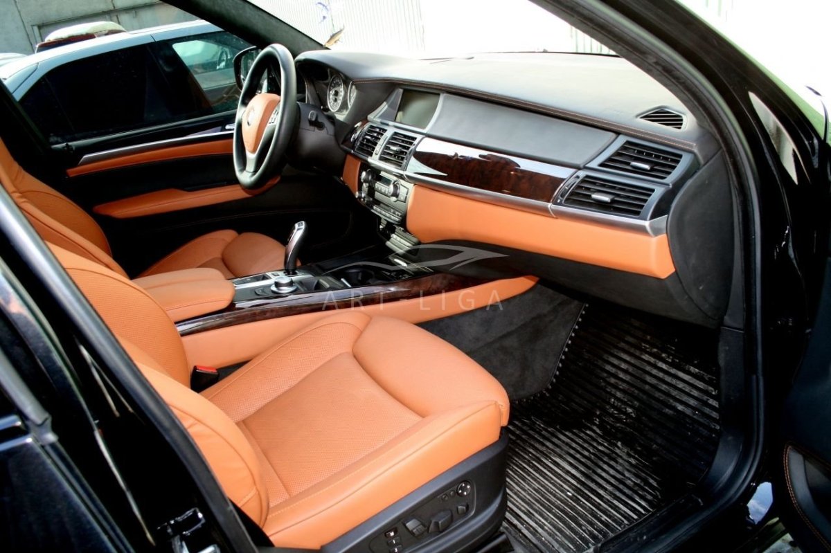 БМВ х5 оранжевый салон