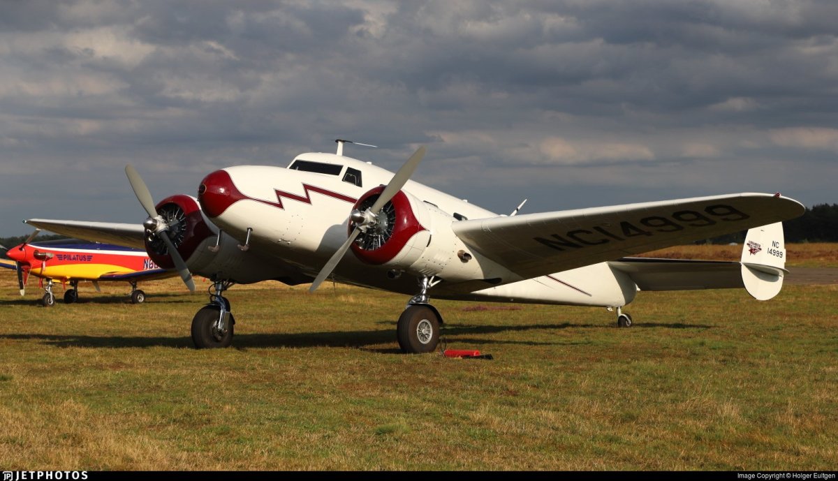 Самолет Юниор