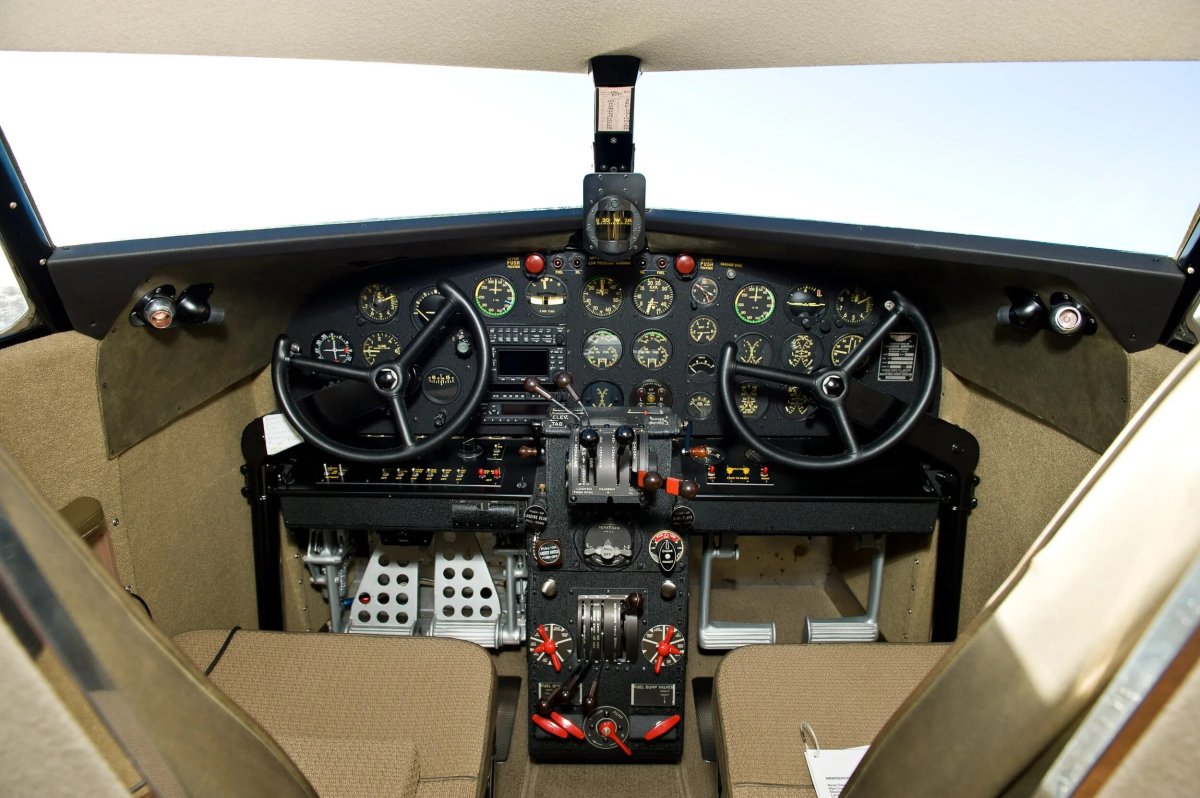 Локхид Электра 10 кабина