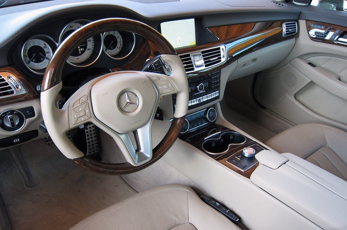 Mercedes Benz CLS 2012 салон