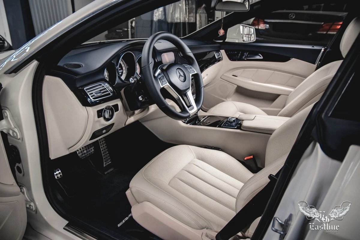 Mercedes CLS 2011 чёрный в бежевом салоне