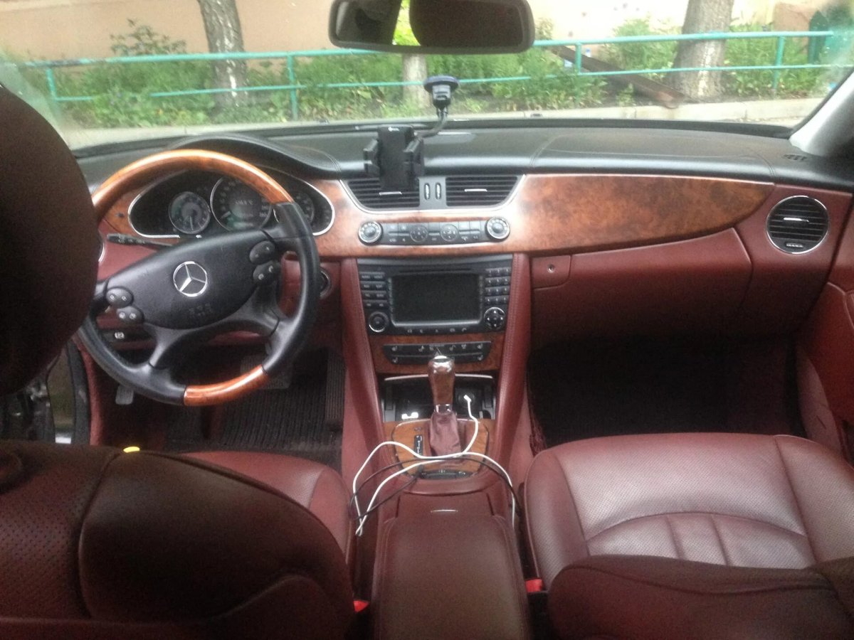 Мерседес банан 219 салон