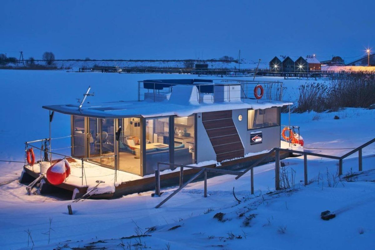 Плавучий дом хаусбот