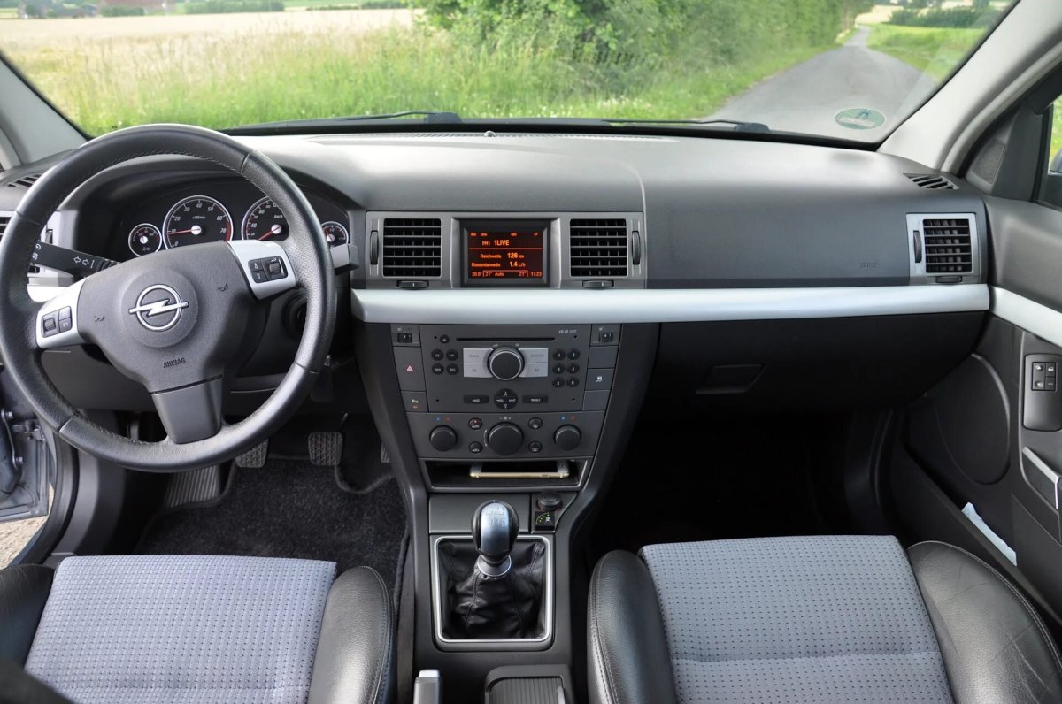 Opel Vectra 2005 салон