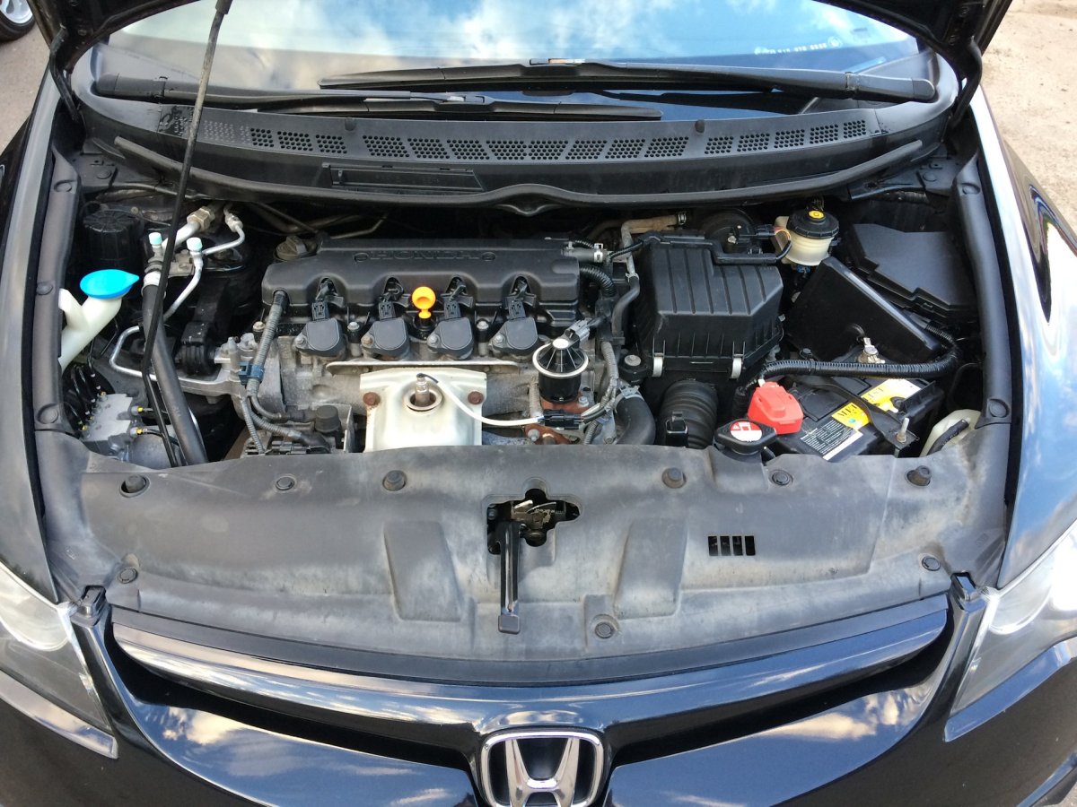 Honda Civic 4d 2008 под капотом