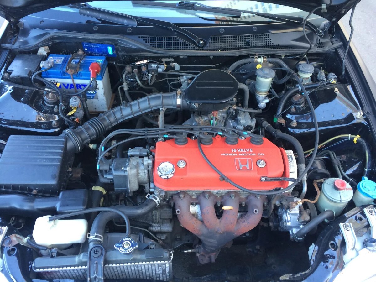 Подкапотка Хонда Цивик 1.3