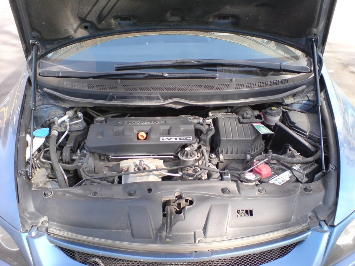 Хонда Цивик 2008 открытый капот