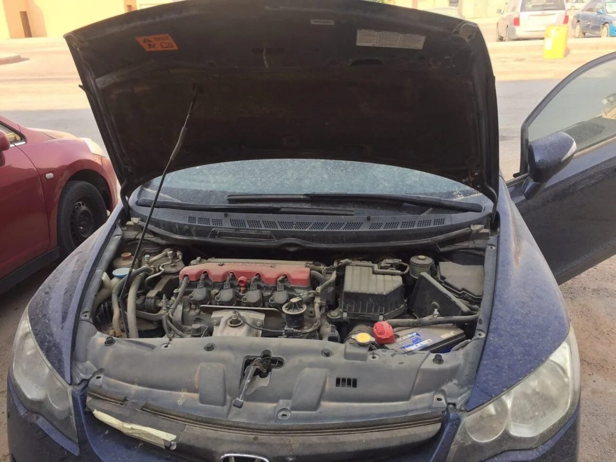 Открытый капот Хонда Цивик 4д