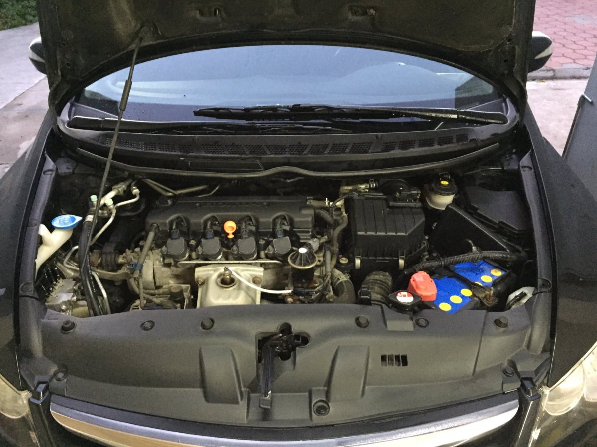Цивик 5д 2008 под капотом