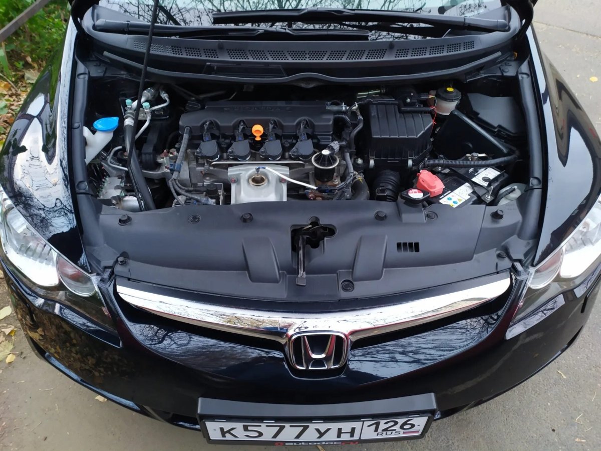 Подкапотное пространство Хонда Цивик 6 поколения