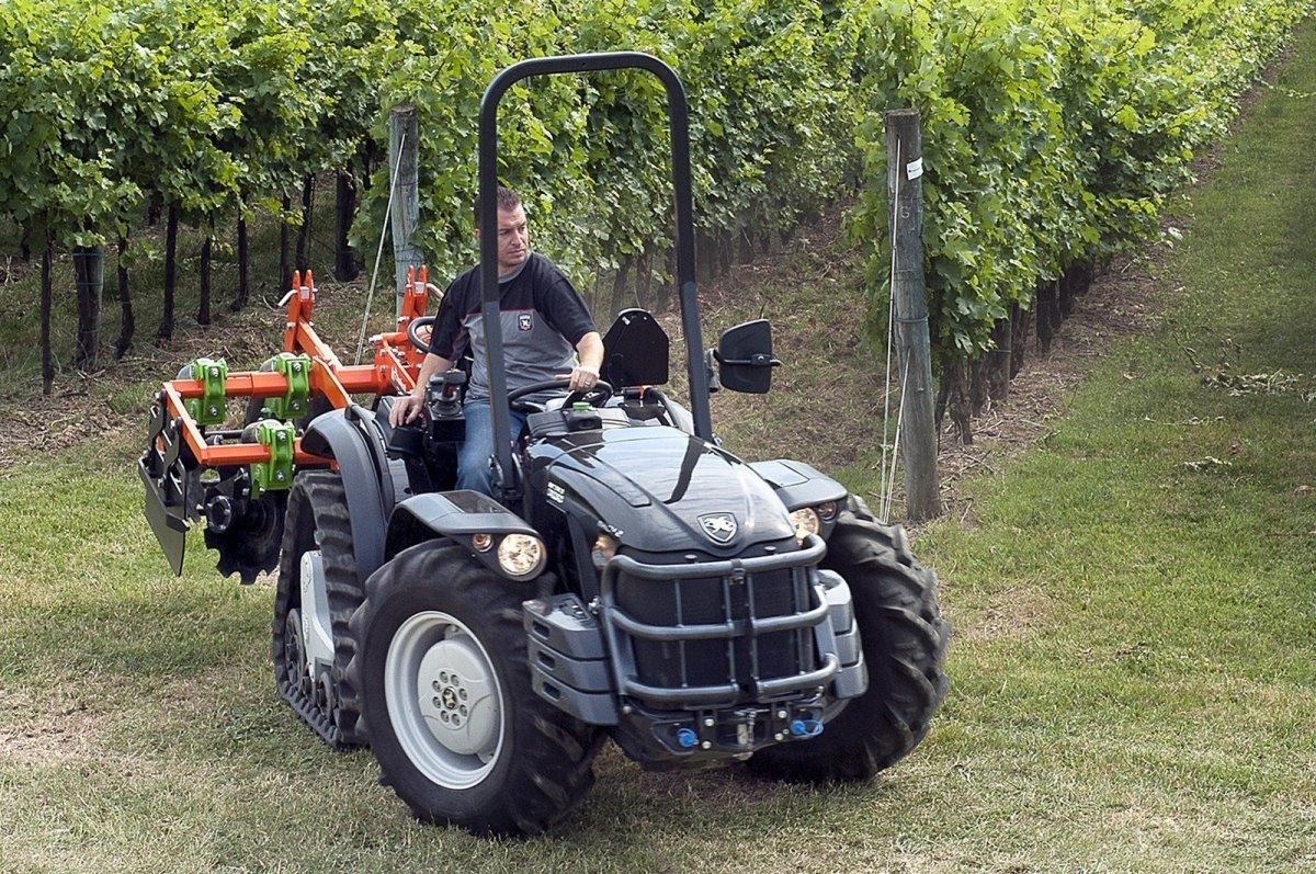 Трактор Antonio Carraro Mach