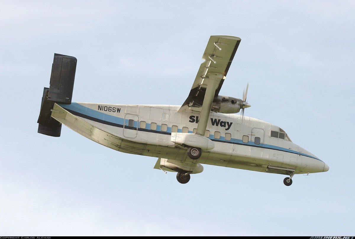 Самолет шорт 330