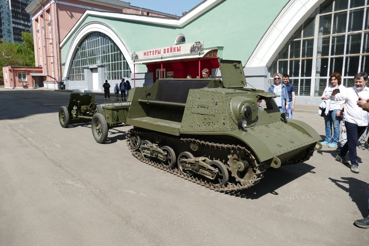 Артиллерийский тягач комсомолец