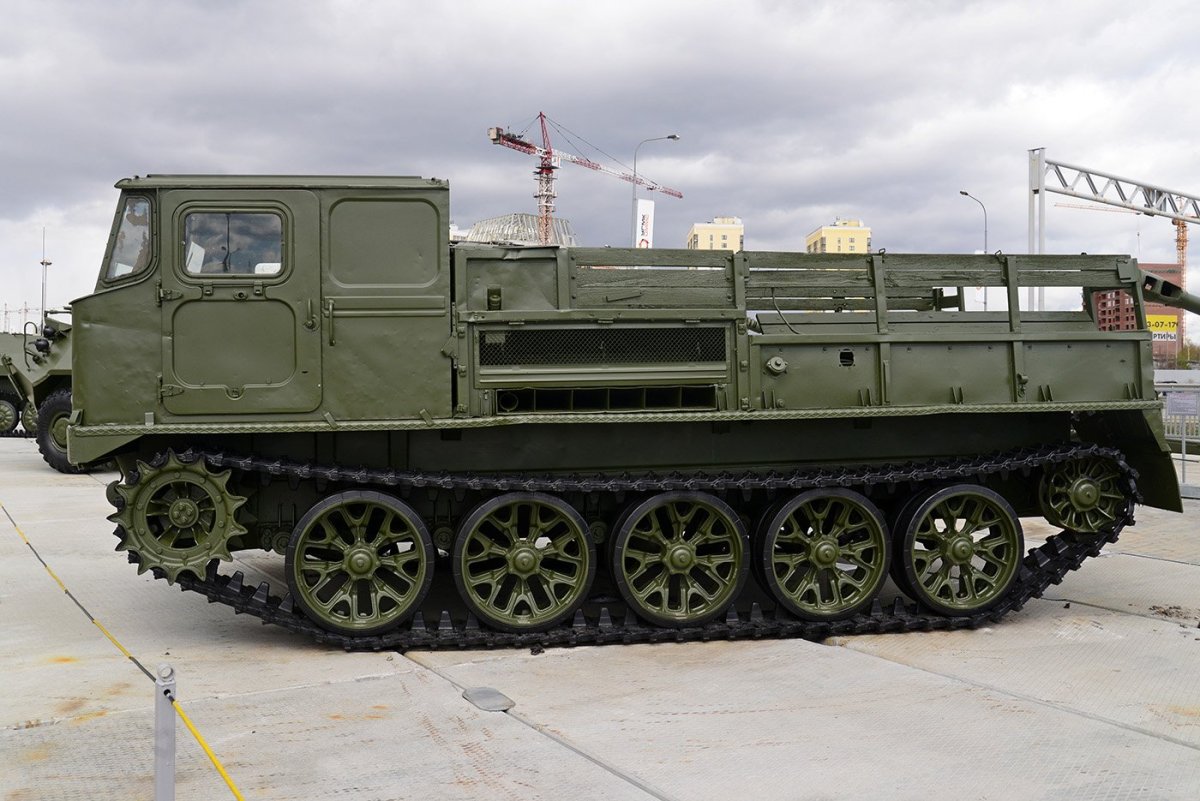 Артиллерийский гусеничный тягач АТС-59г