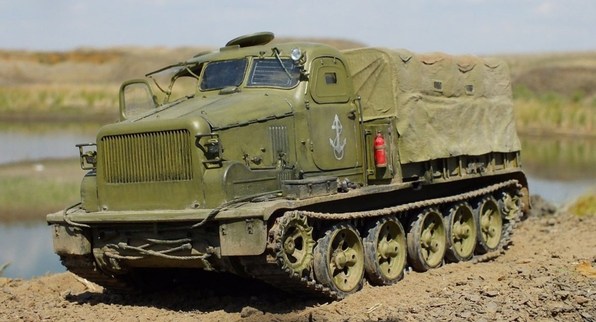 Тягач гусеничный АТТ