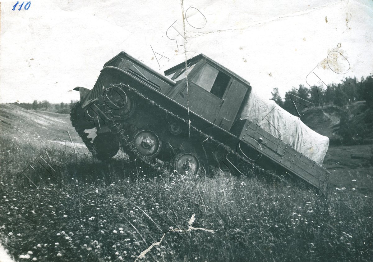 Артиллерийский тягач ЯАЗ