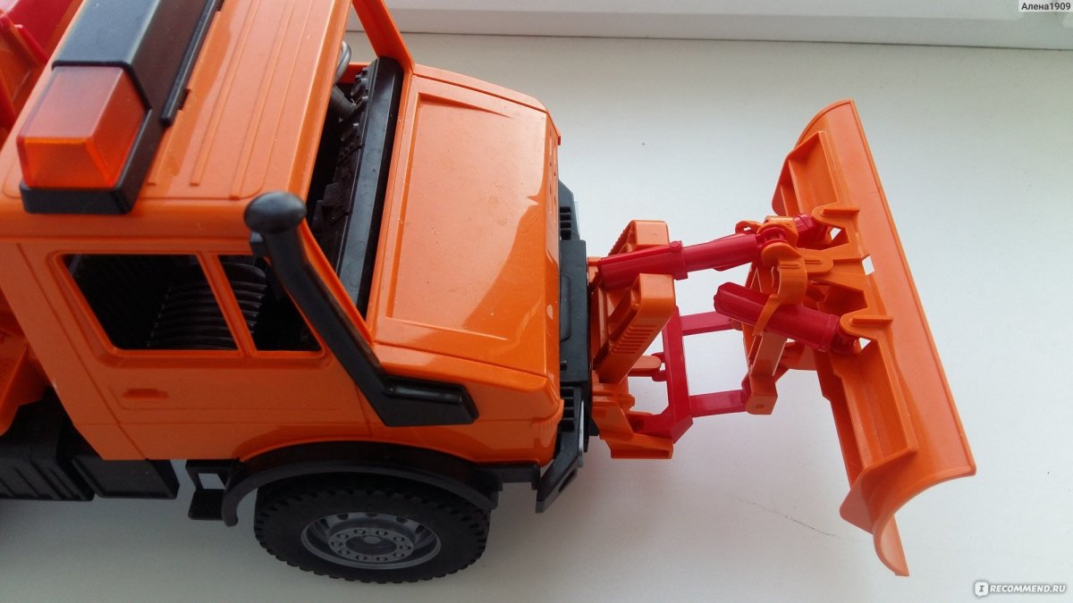 Снегоуборочная машина игрушка Bruder