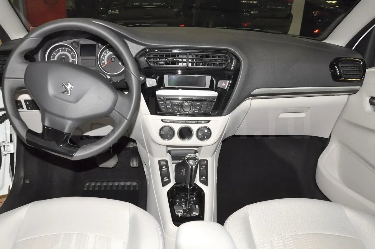 Peugeot 301 1.6 at, 2016