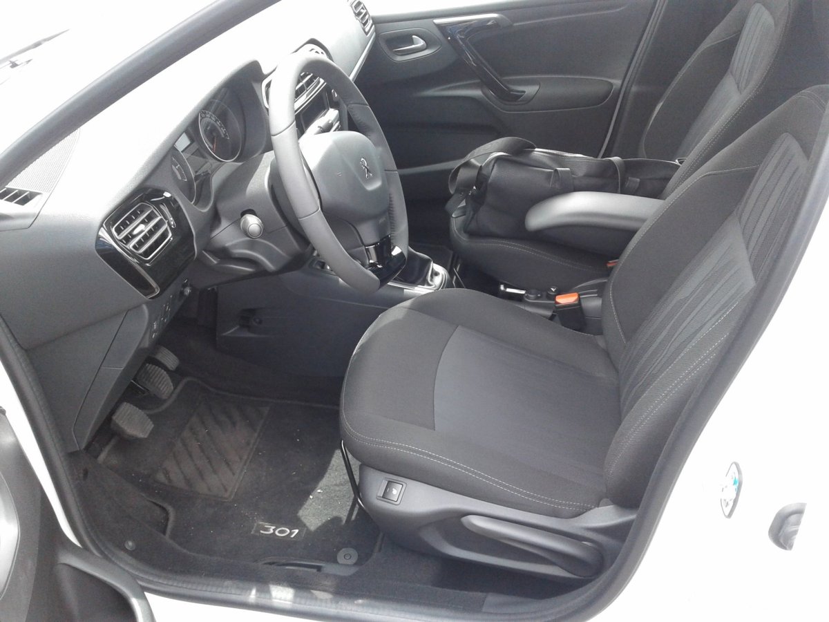 Peugeot 301 светлый салон
