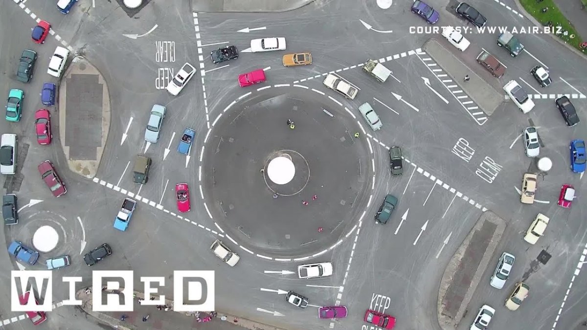 Волшебная Кольцевая развязка (Magic Roundabout), Суиндон, Англия