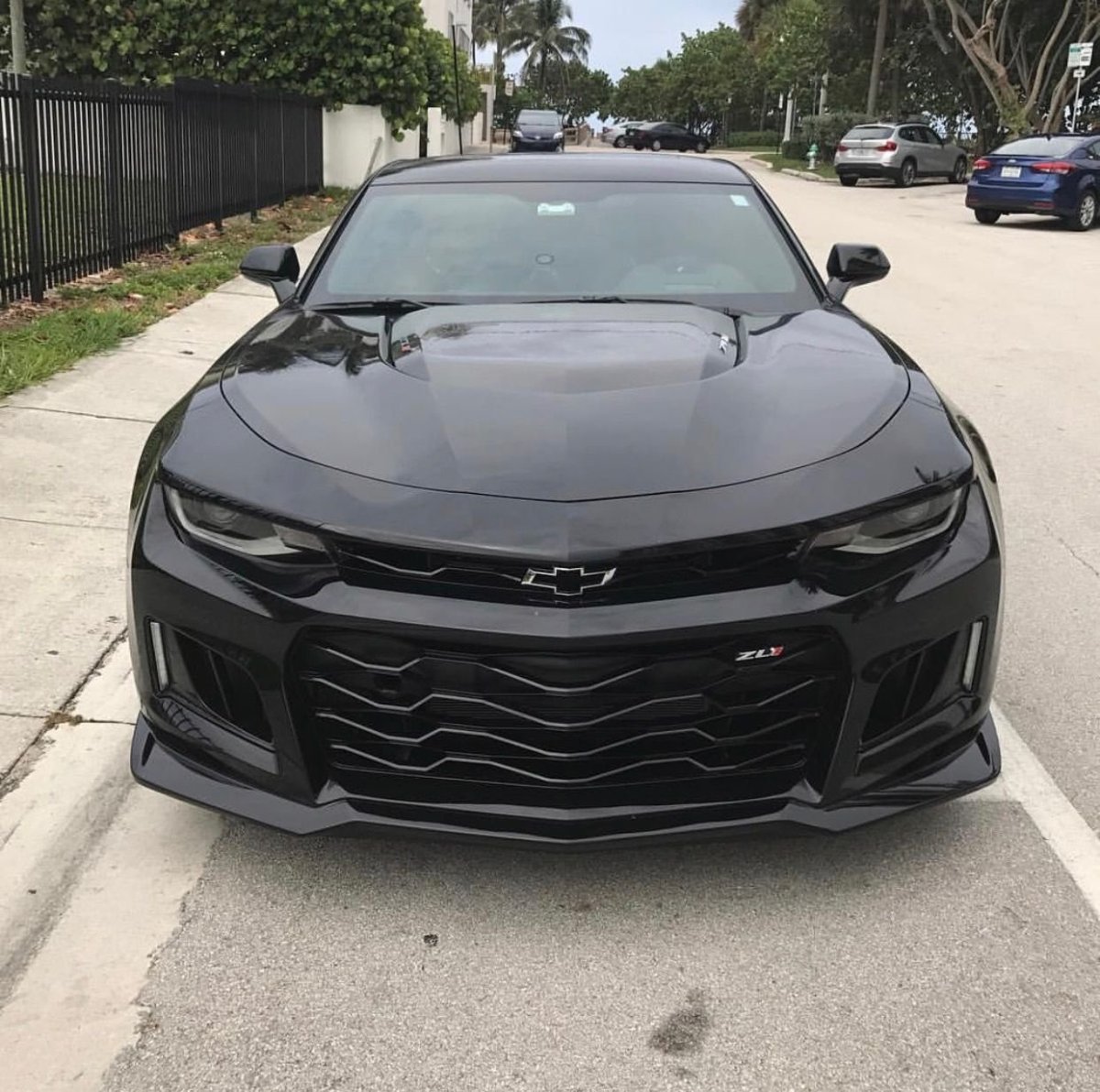 Chevrolet Camaro zl1 черный