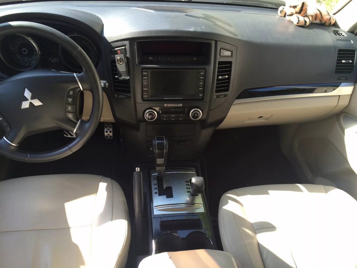 Митсубиси Паджеро 2008 салон