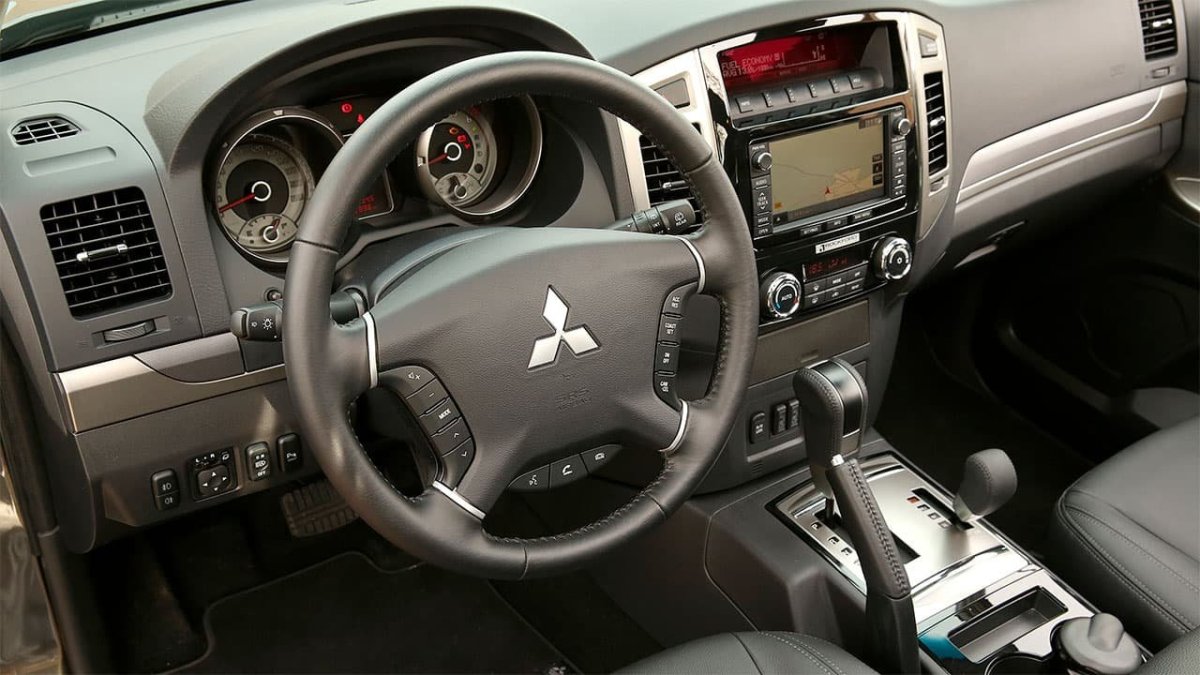 Салон Мицубиси Паджеро 2008