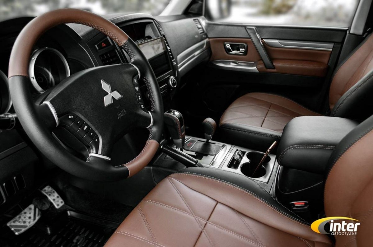 Паджеро 4 дизель 3.2 салон