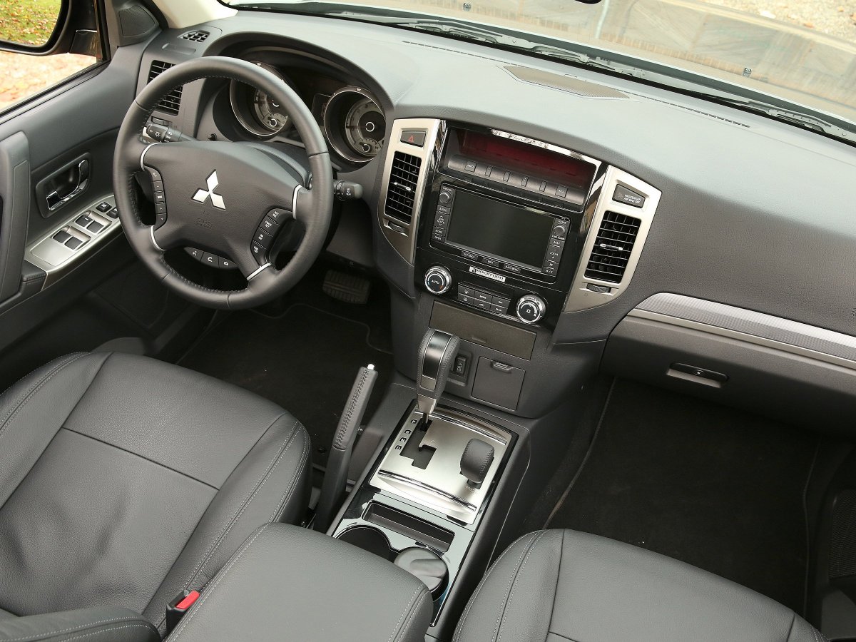 Митсубиси Паджеро 2014 салон