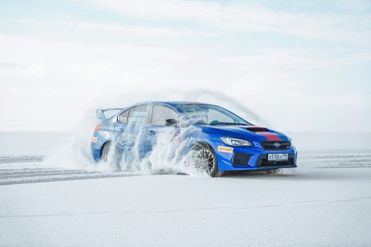 Автомобиль во льду