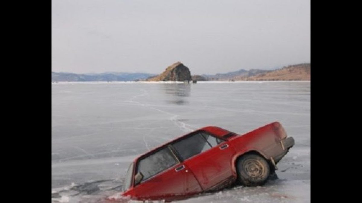 Машина подо льдом