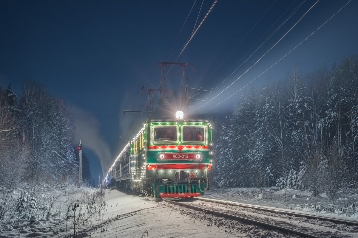 Чс2 216 с поездом Деда Мороза