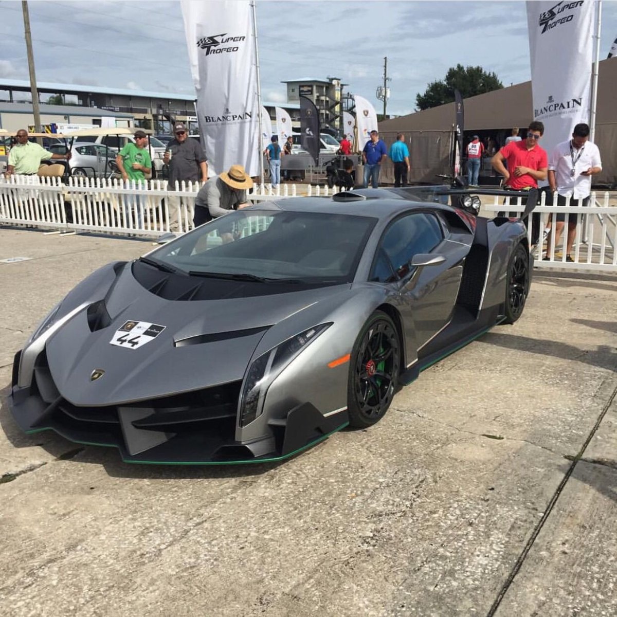 Ламборджини Венено