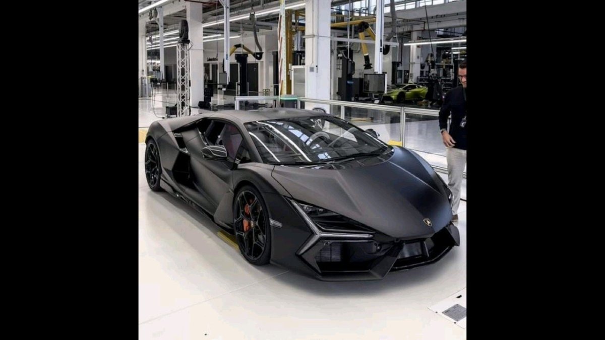 Ламборгини ревуелто