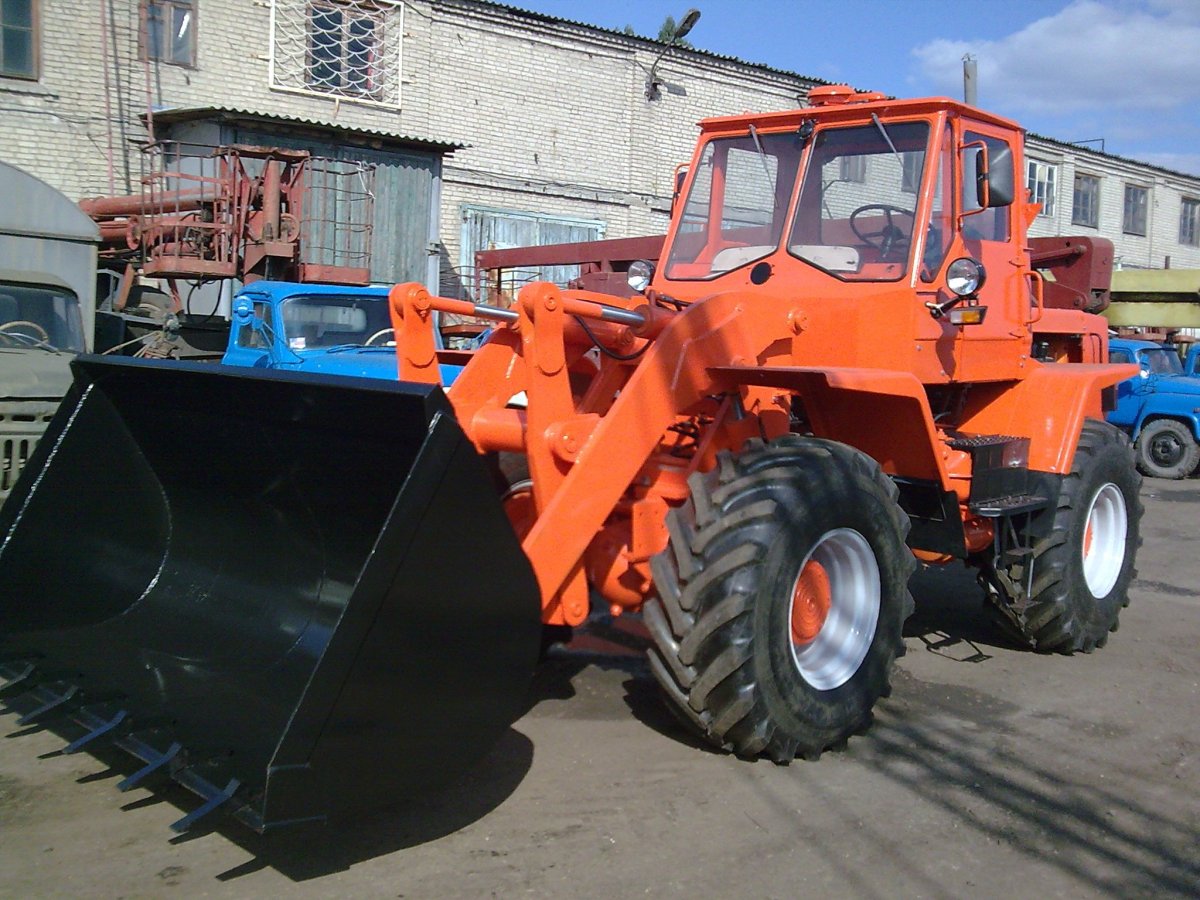 Фронтальный погрузчик т 150
