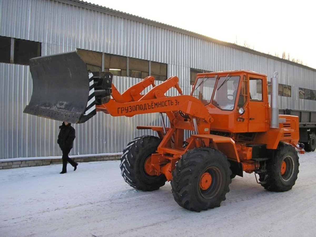 Фронтальный погрузчик на базе т-150