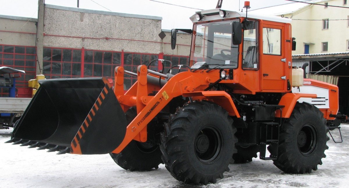 Трактор ХТА 200