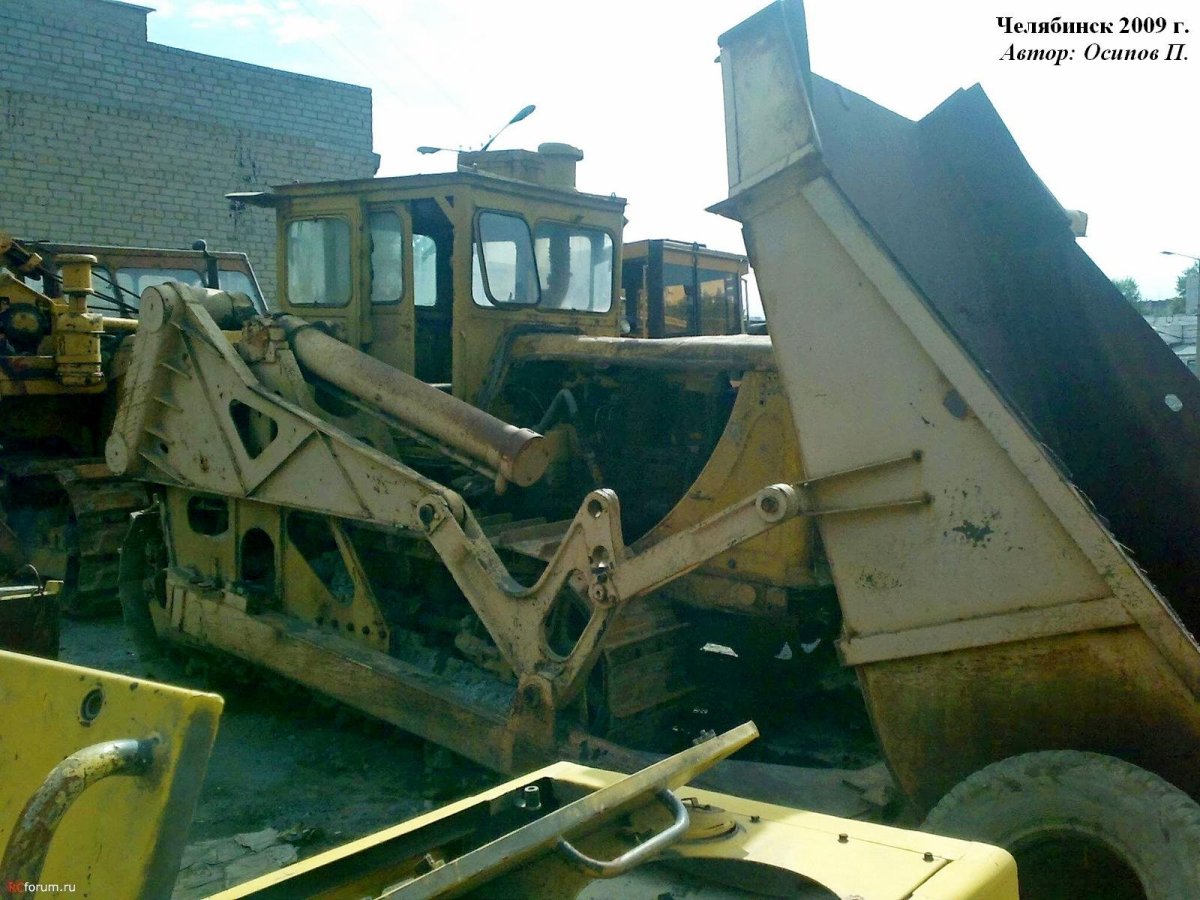 Погрузчик т-157 на базе ЧТЗ-100