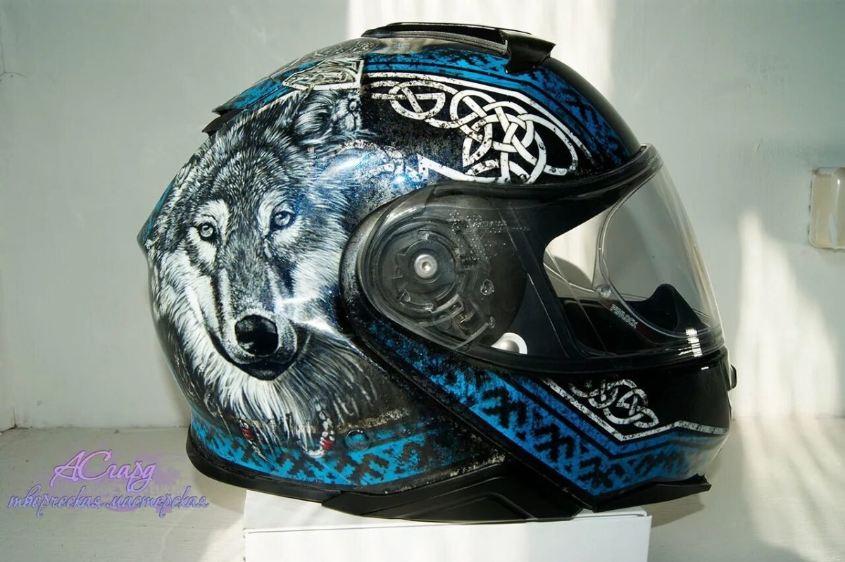 Мотошлем волк
