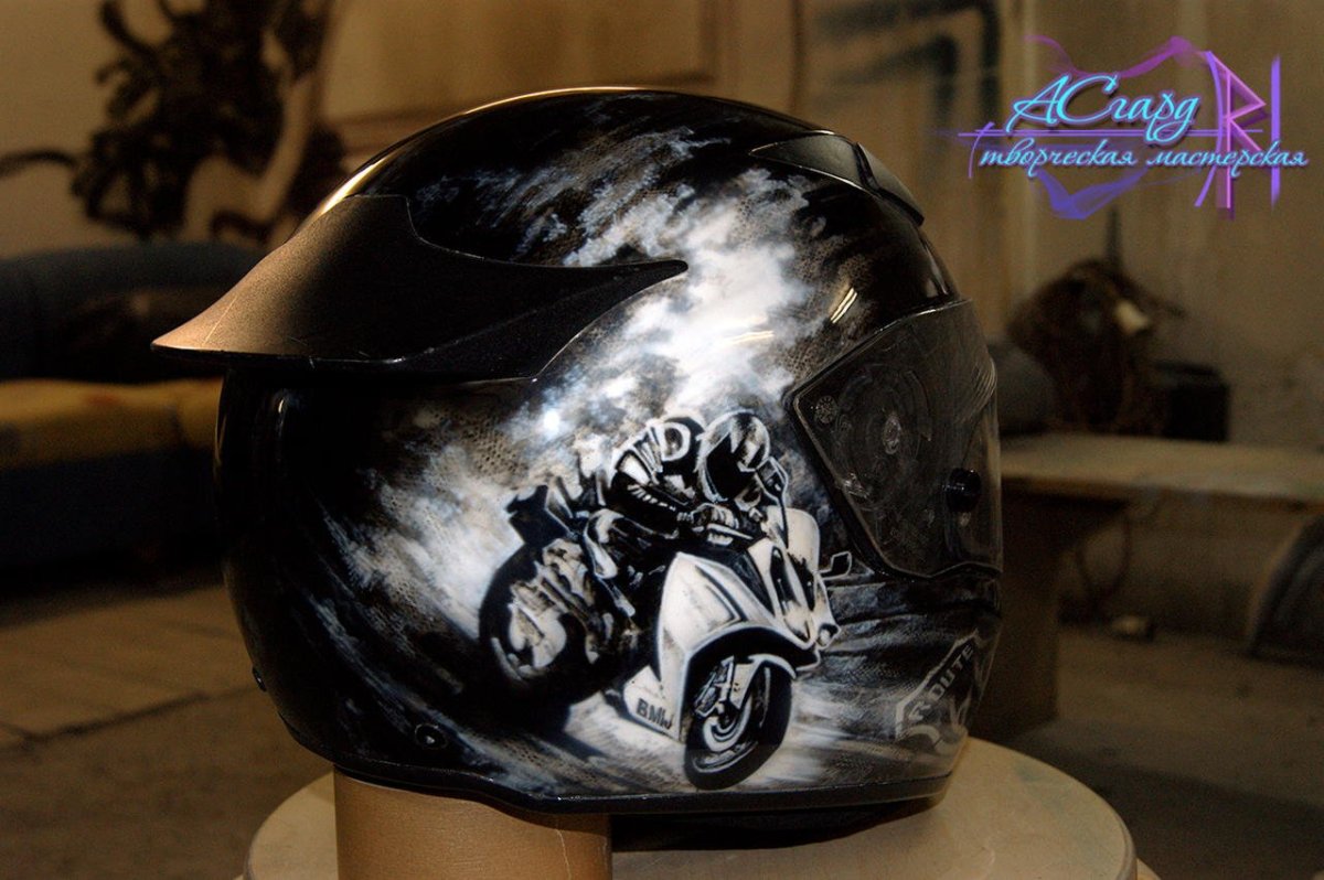 Аэрография на шлем BMW