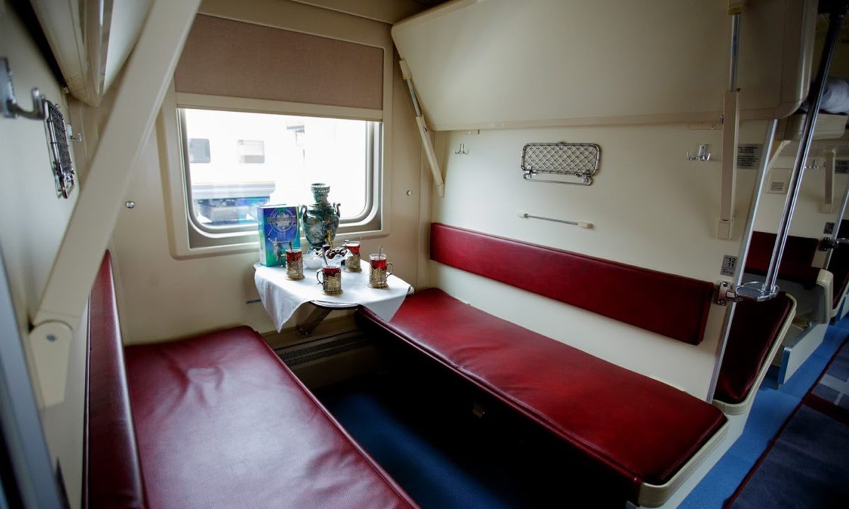 Фирменный вагон РЖД плацкарт