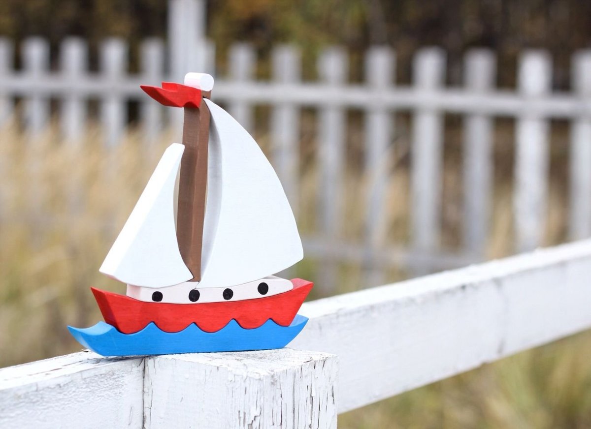 Детский деревянный кораблик