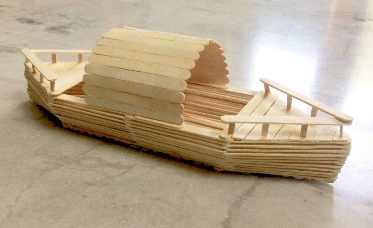 Кораблик из деревянных палочек