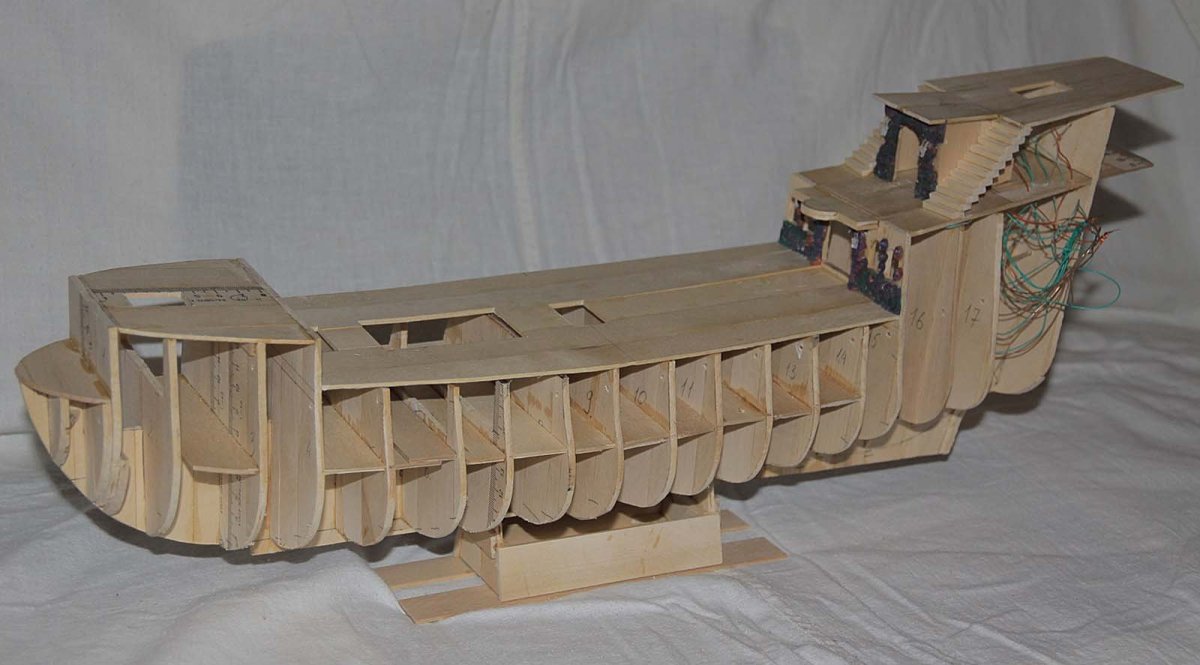 Кораблик из фанеры