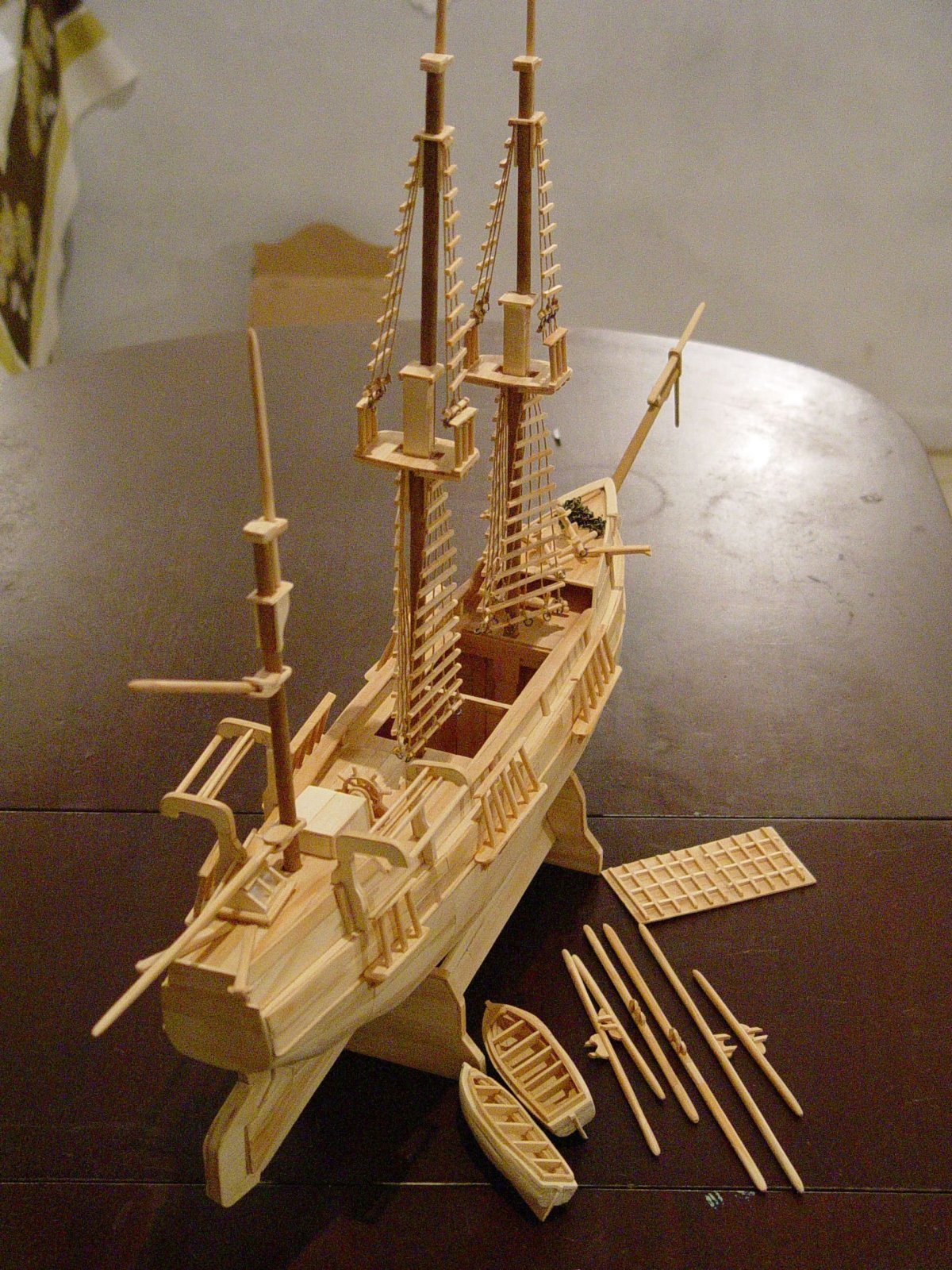 Корабль из деревянных шпажек